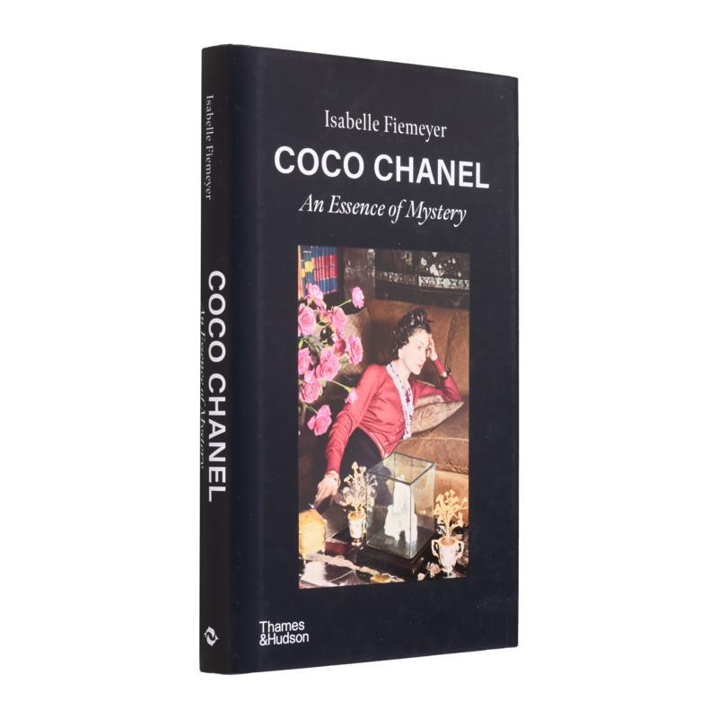 Coco Chanel Esensi Misteri Isa - Photography Book ulasan dan harga
