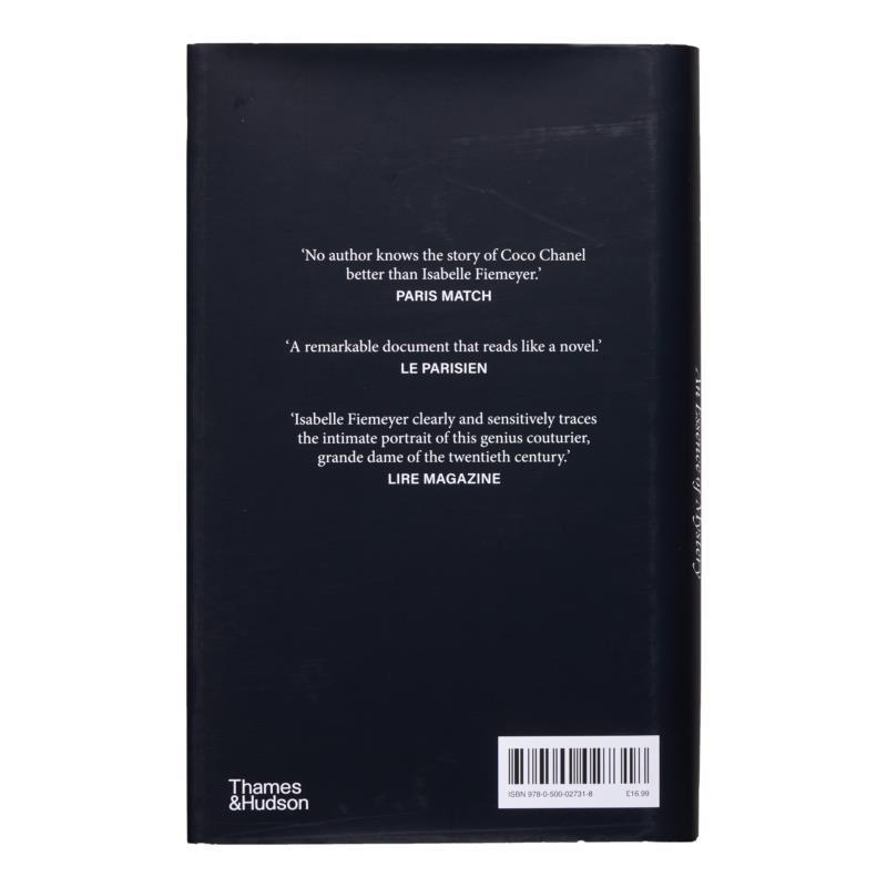 Coco Chanel Esensi Misteri Isa - Photography Book ulasan dan harga