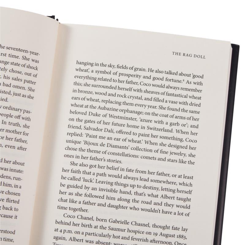 Coco Chanel Esensi Misteri Isa - Photography Book ulasan dan harga
